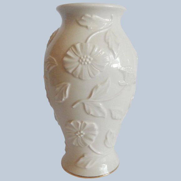 Lenox Other - Lenox 10 in Porcelain Raised Poppy 24 k gold trim.